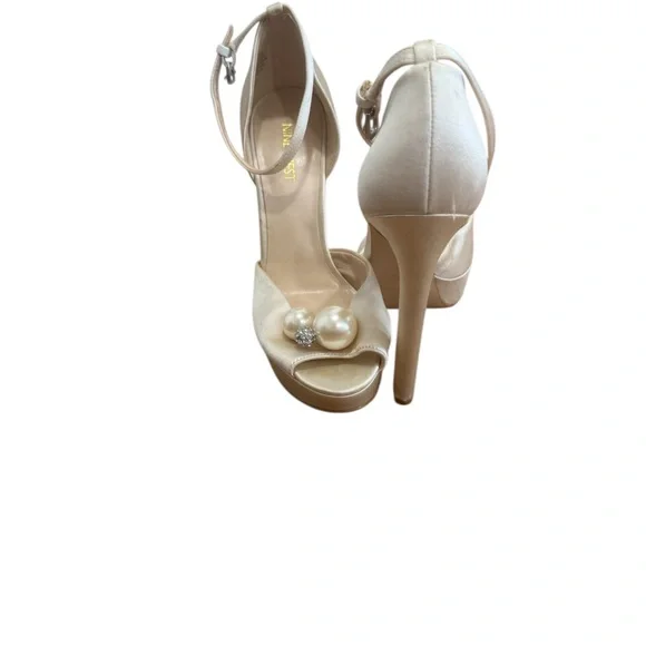 Nine West Cream Heels with Pearl Accent - Picture 4 of 5